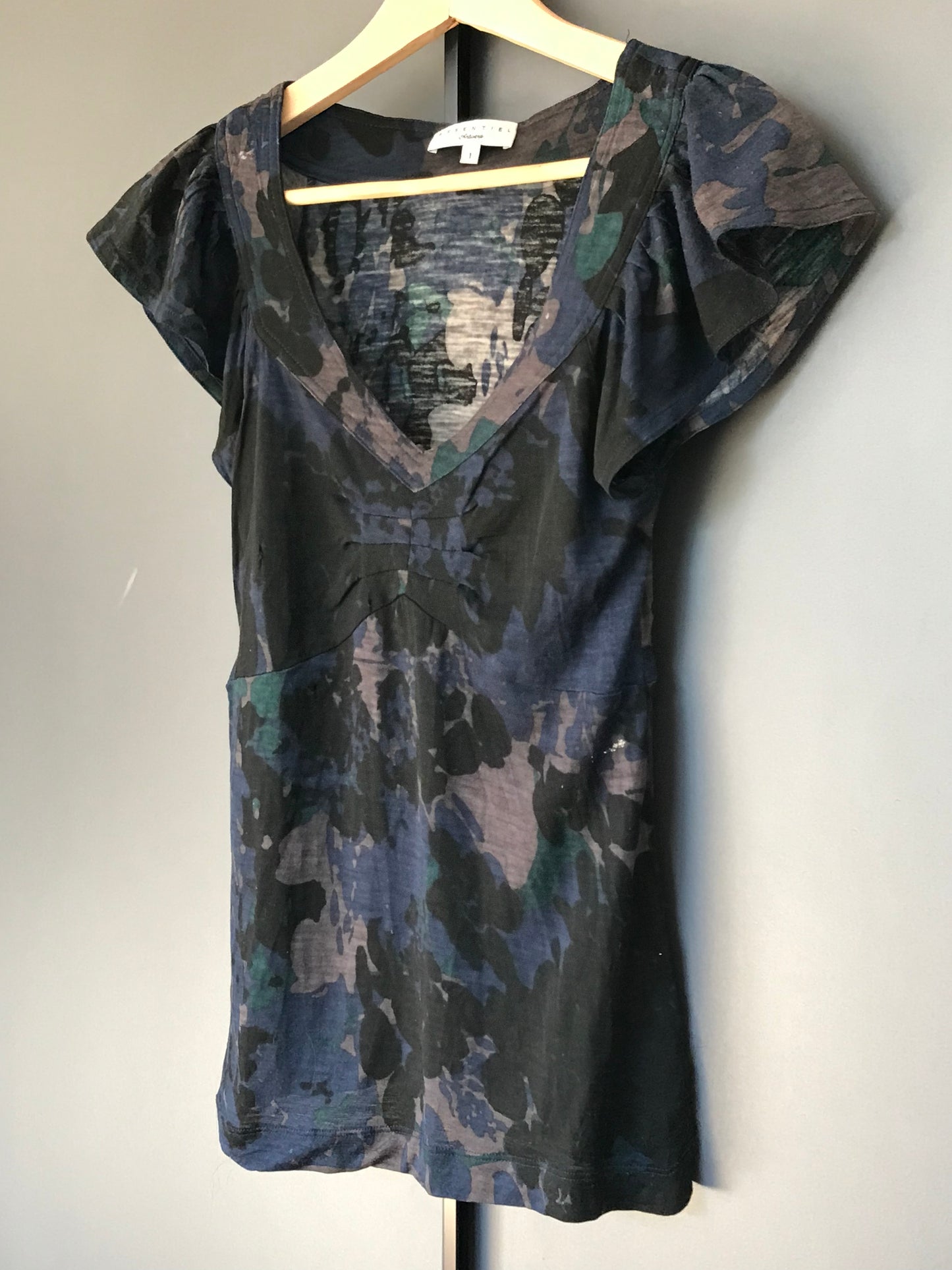 Essentiel Antwerp v neck