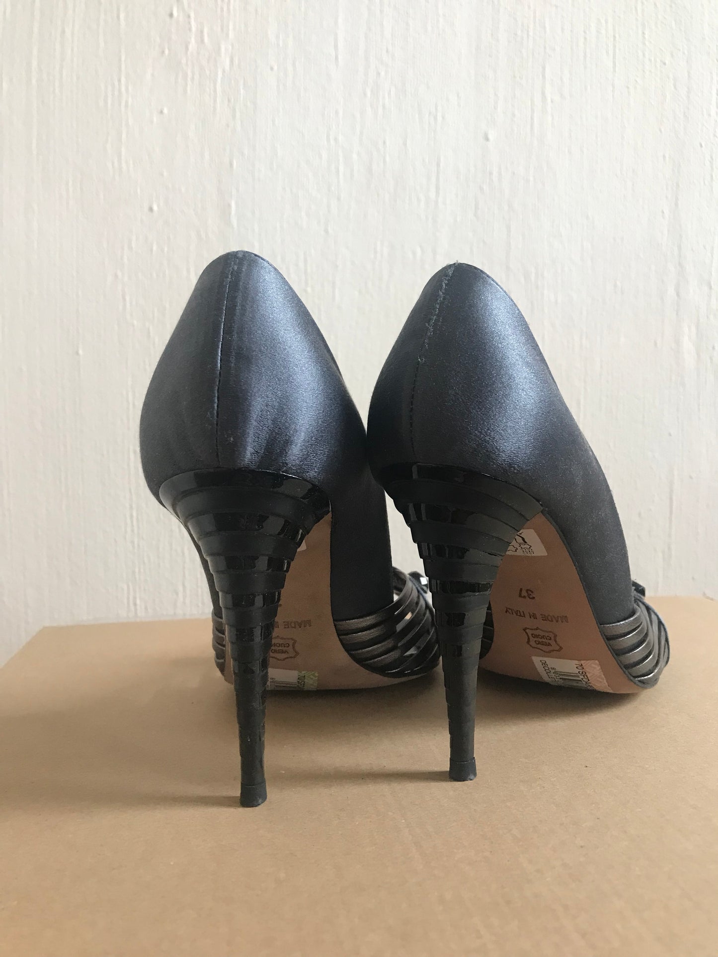 Gianfranco Ferre pumps 37