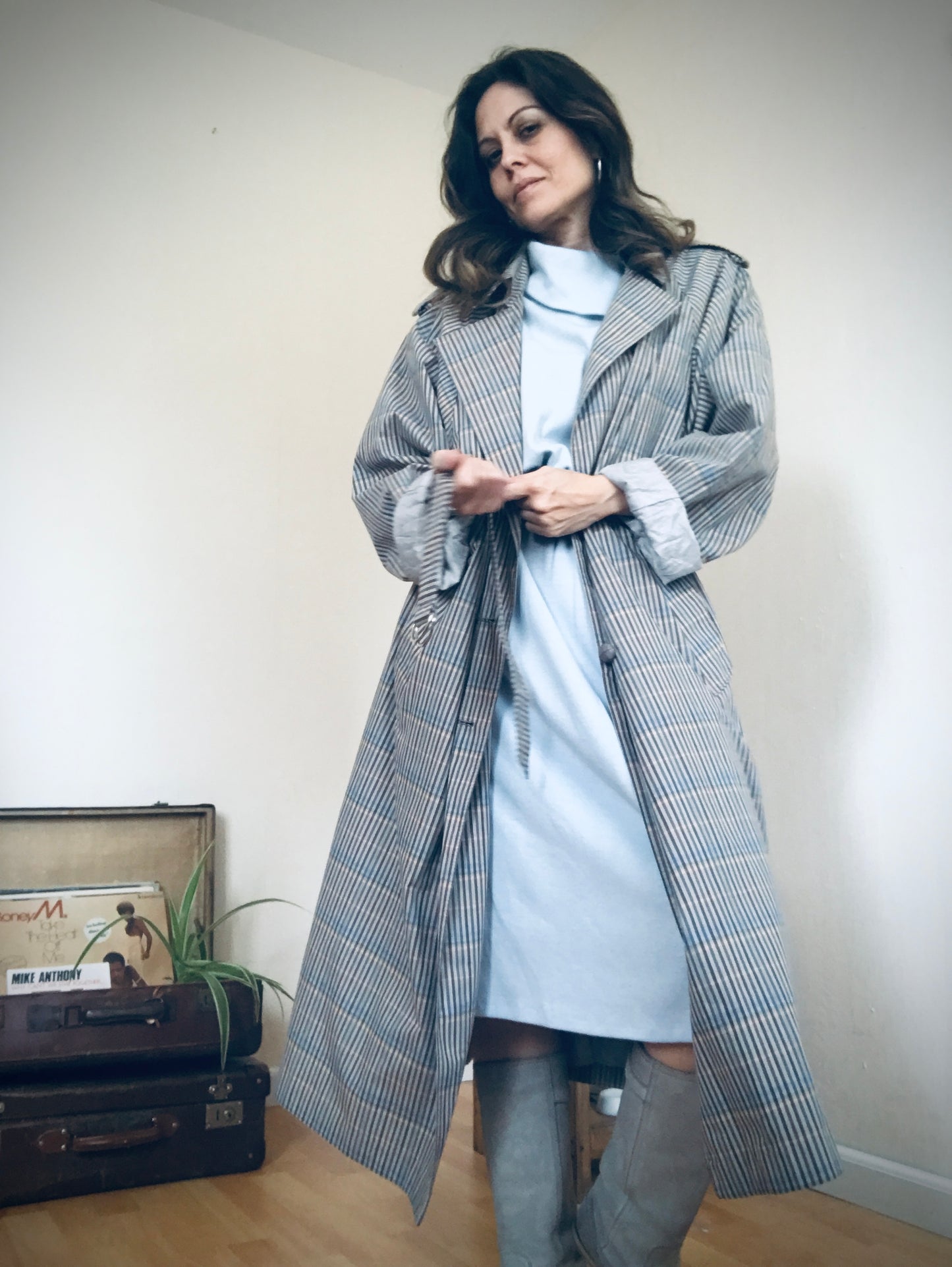 90s iconic trenchcoat