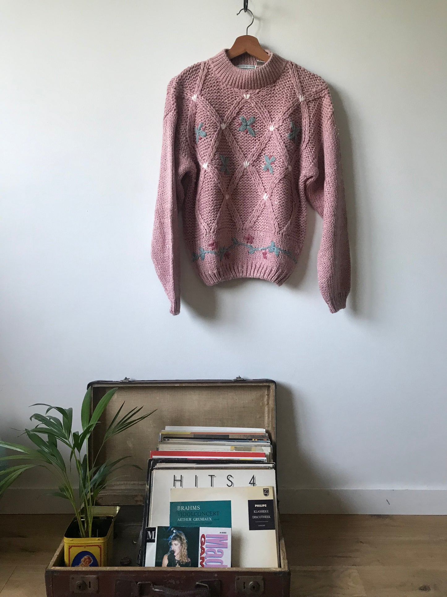 Vintage knited floral sweater