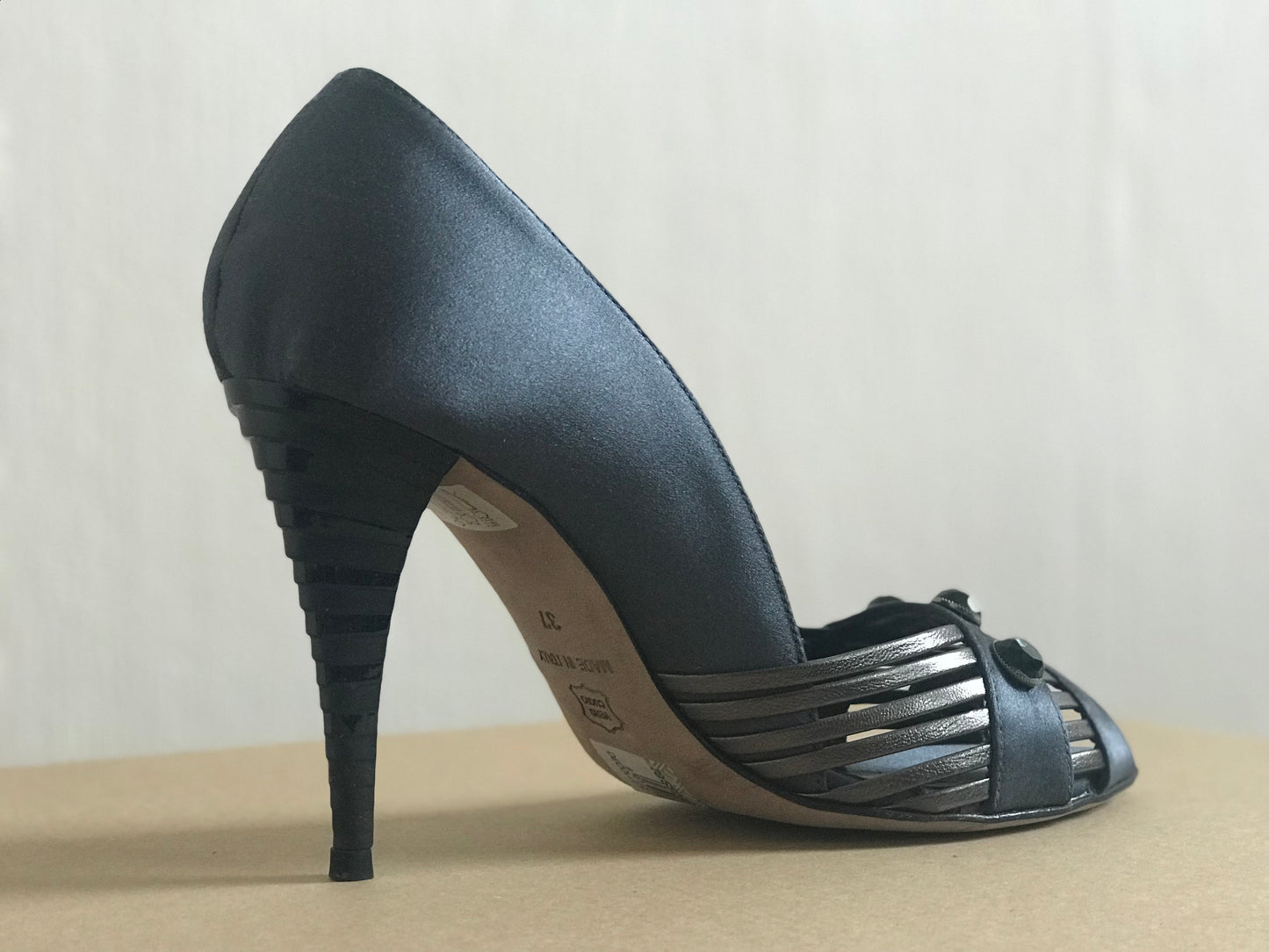 Gianfranco Ferre pumps 37