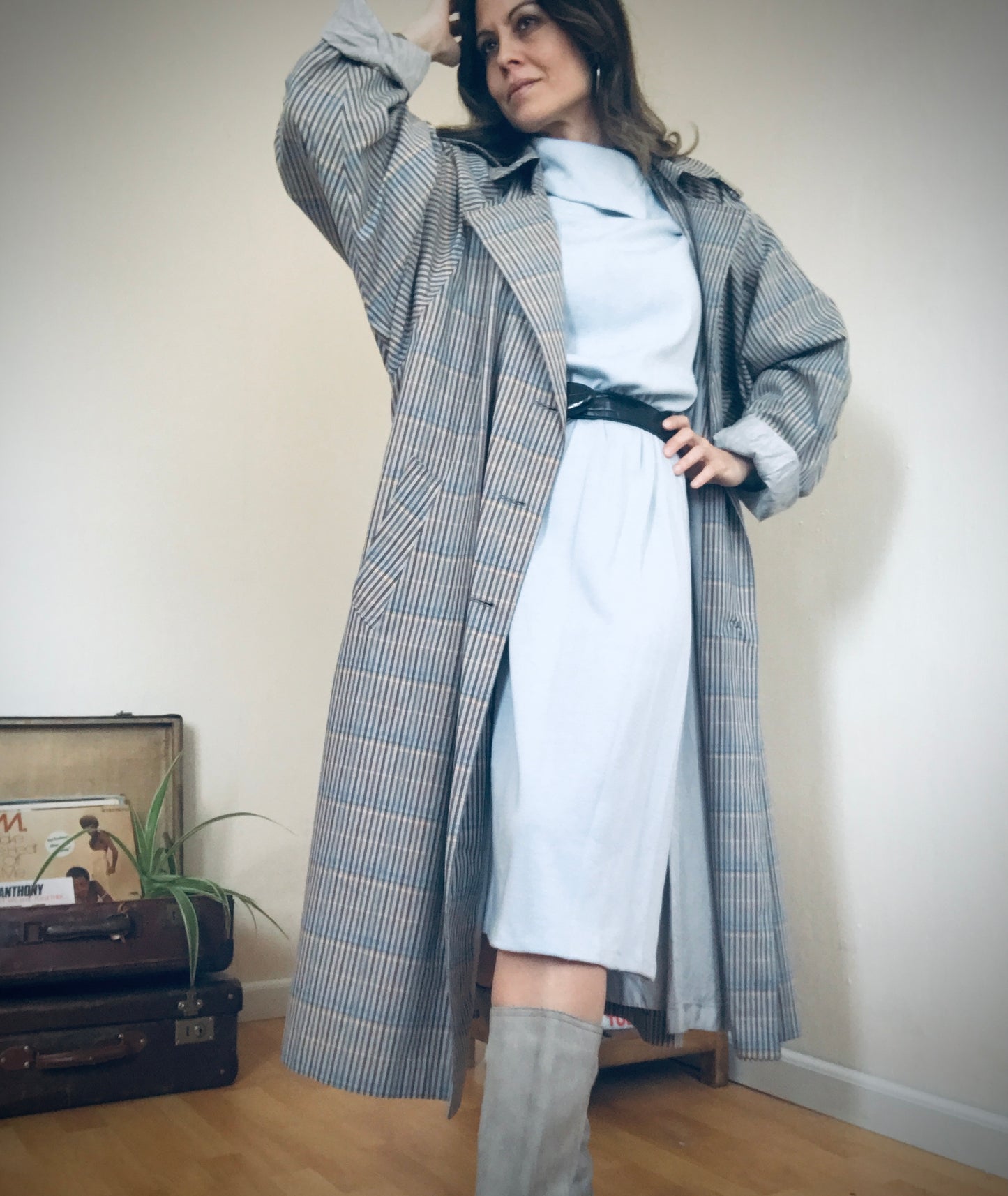 90s iconic trenchcoat