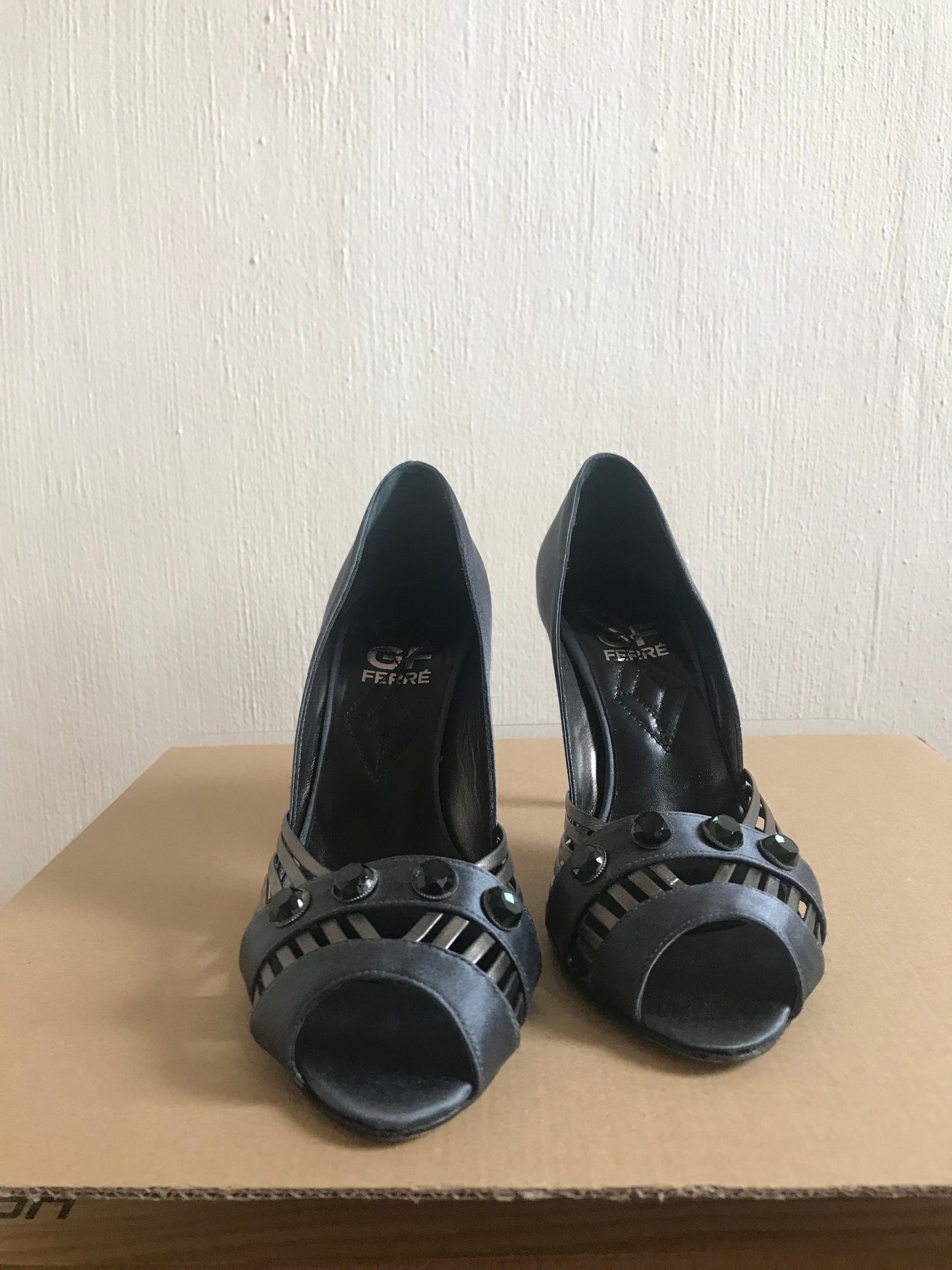 Gianfranco Ferre pumps 37